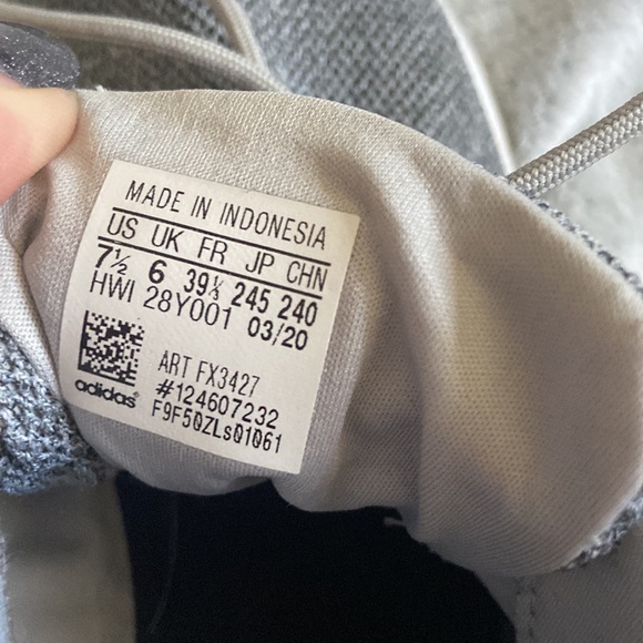 Woman’s gray addidas sneakers - Picture 6 of 6